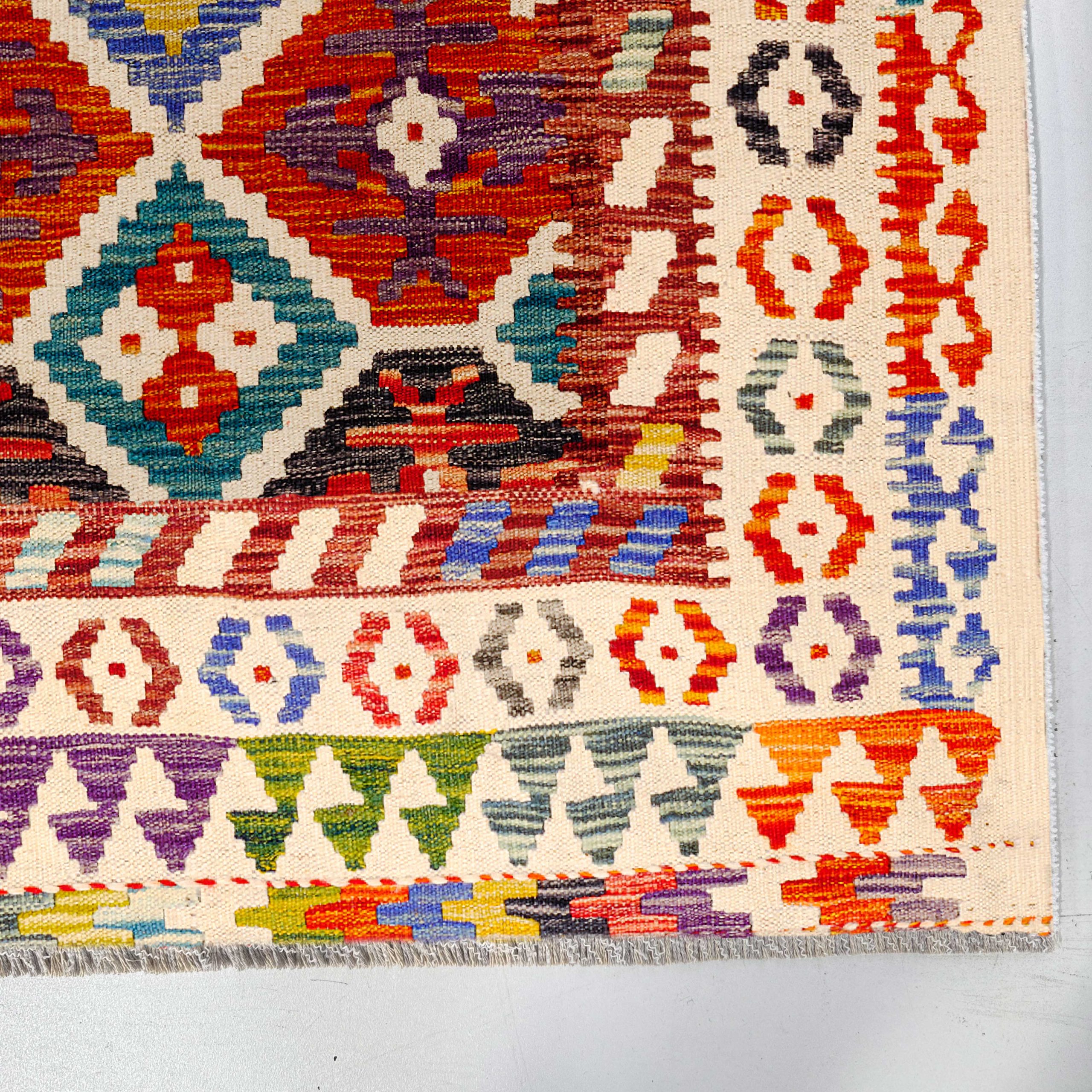 Netline Home Red Burgundy Ethnic Classic Vintage Machine Washable Chenille Rug Design 3019-01 - Gallery Image 3 - Netline Home